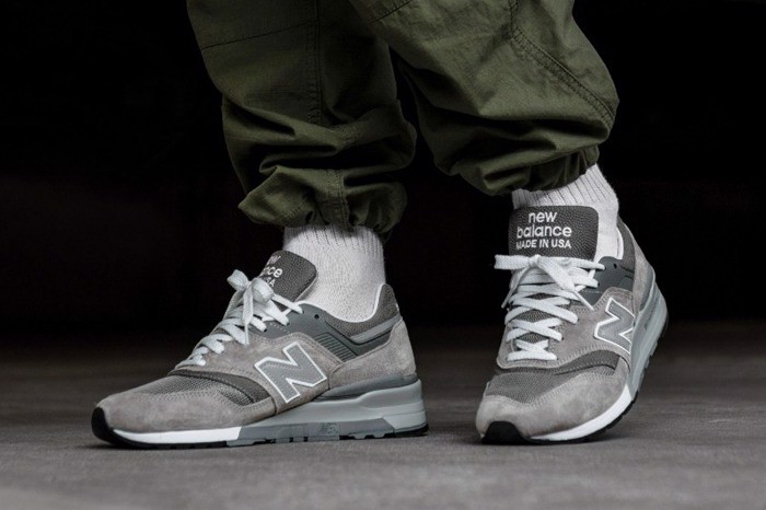 bat-mi-cau-chuyen-dang-sau-logo-cua-new-balance