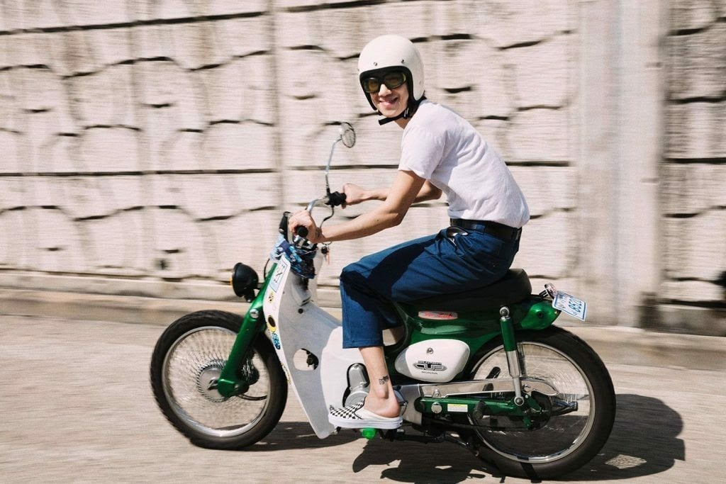 bat-kip-xu-huong-voi-nhung-doi-giay-dap-got-phu-hop-cho-mua-he