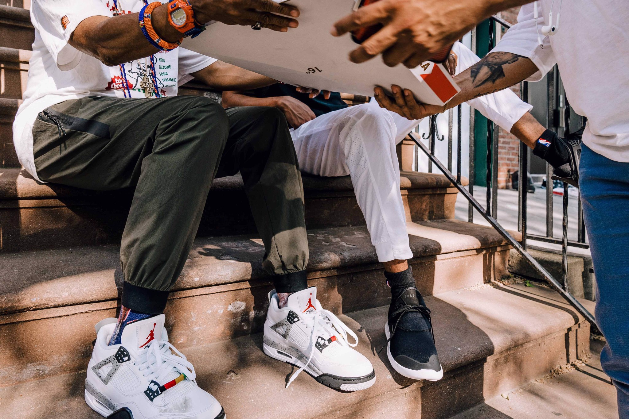 Giày pha lê của Lọ Lem và 10 mẫu Sneaker cực kì nổi tiếng trong phim ảnh