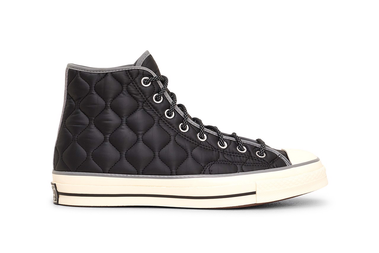 Converse Chuck 70 Hi duoc phu nylon chan bong cuc hop voi mua dong nay