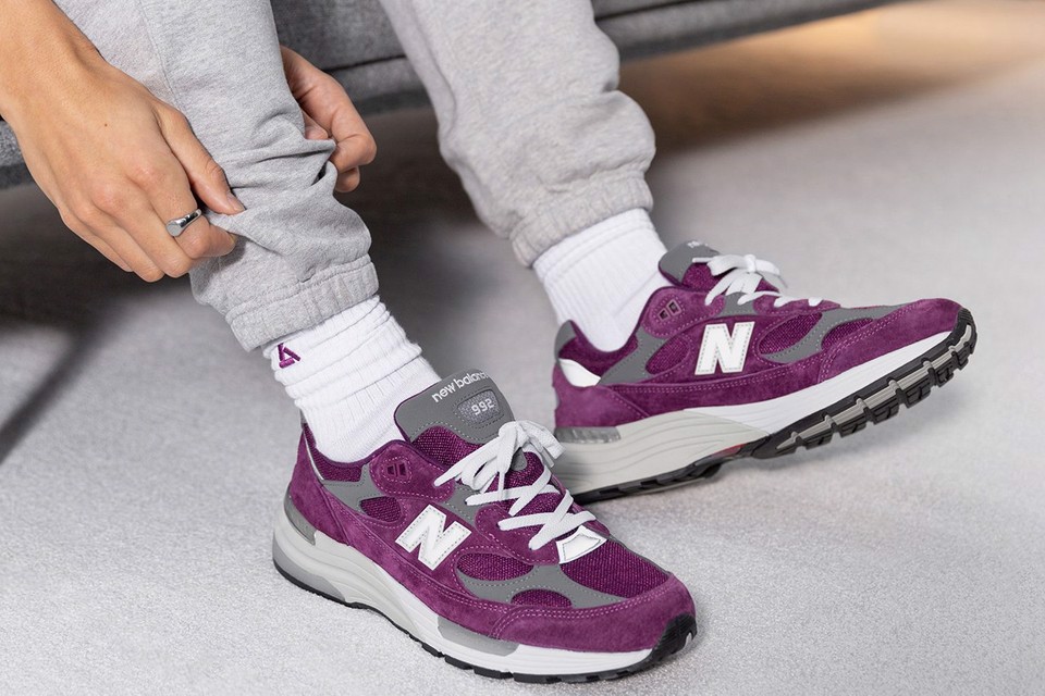 nhung-hinh-anh-dau-tien-ve-new-balance-992-black-and-purple