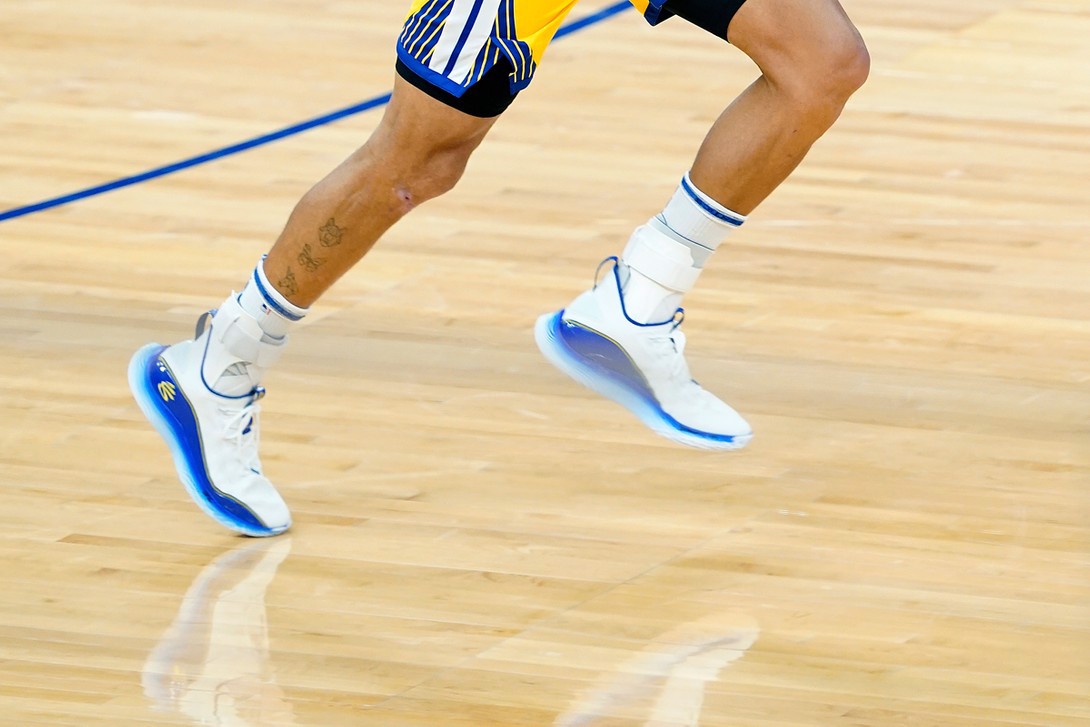 nhung-doi-giay-the-thao-phien-ban-pe-hot-nhat-tai-mua-giai-nba-2021