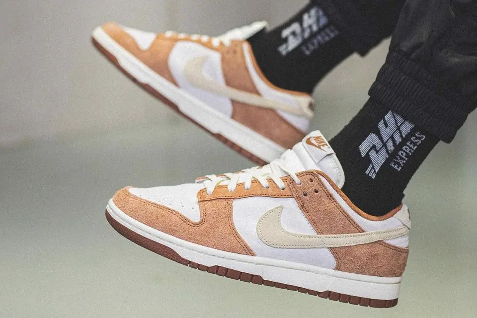 Review giay: Nike Dunk Low "Medium Curry" tuoi moi va day sang tao