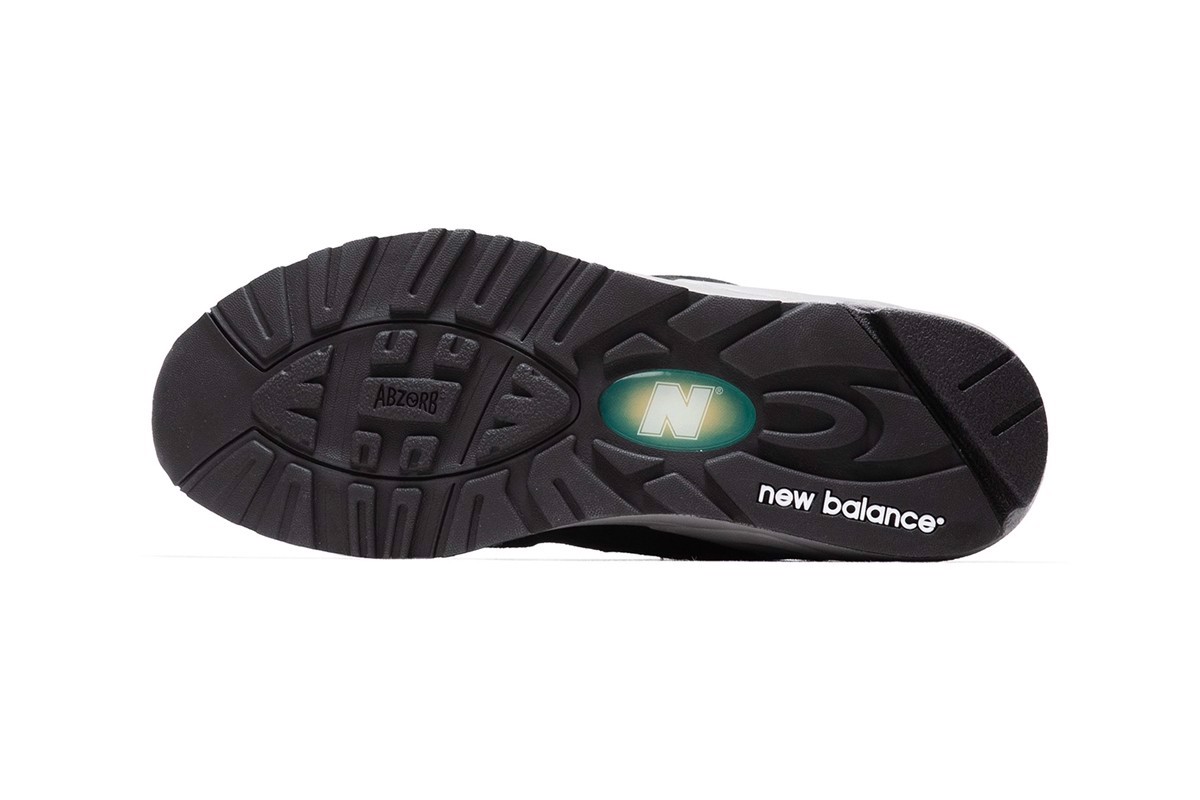 phien-ban-new-balance-990v2-moi-nhat-la-mot-giac-mo-em-dem