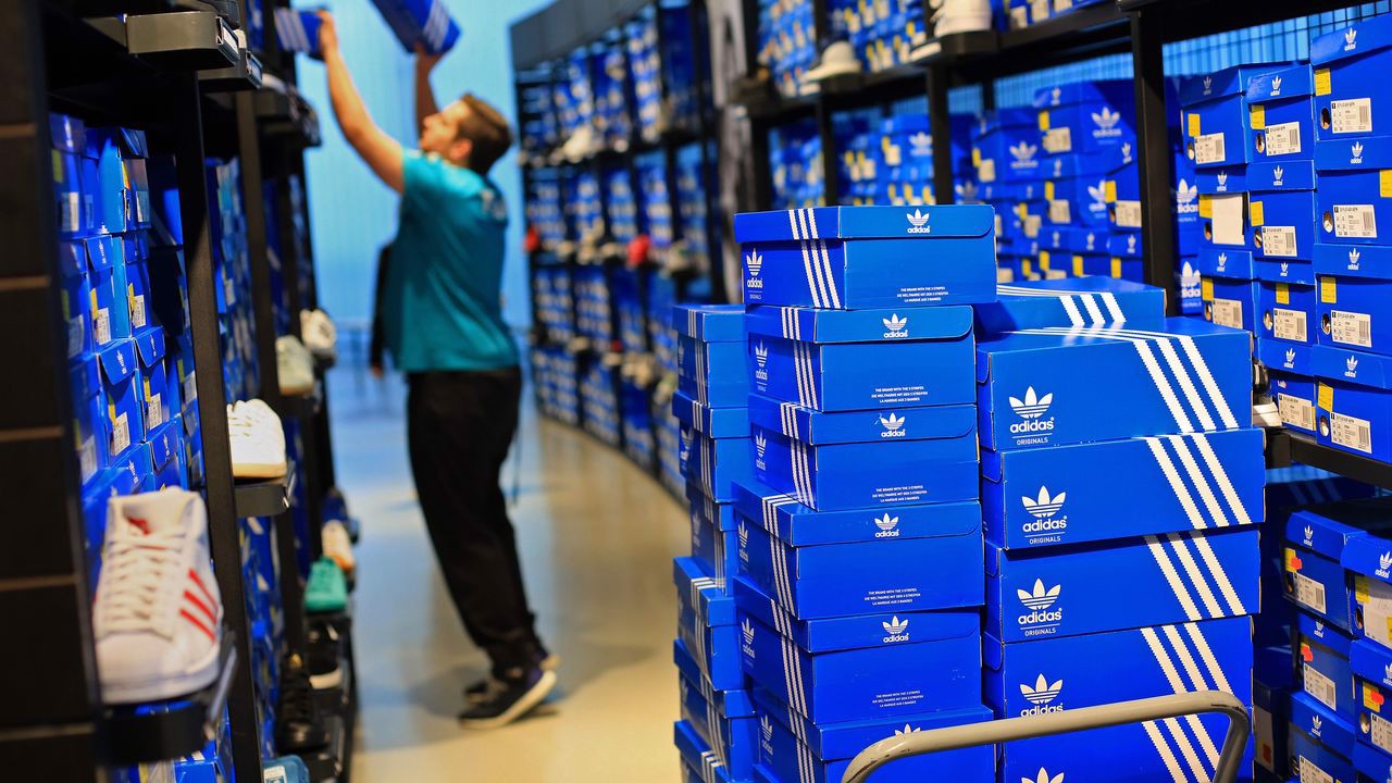 Hinh anh 6: Giay Adidas duoc san xuat o dau? He thong phan xuong cua hang