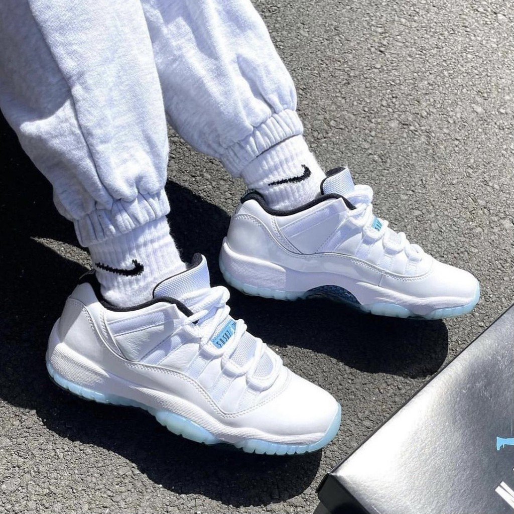 Alternative view of Giày Nike Air Jordan 11 Retro Low 'Legend Blue' AV2187-117