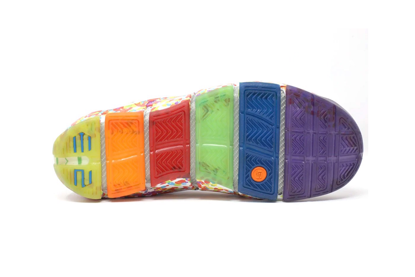 hinh-anh-chinh-thuc-ve-phien-ban-nike-lebron-4-fruity-pebbles