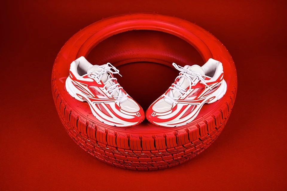 KANGHYUK dot chay lop cao su do voi Reebok Premier Road Modern