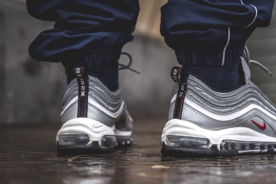 review-giay-nike-air-max97-silverbullet-net-cuon-hut-di-cung-thoi-gian