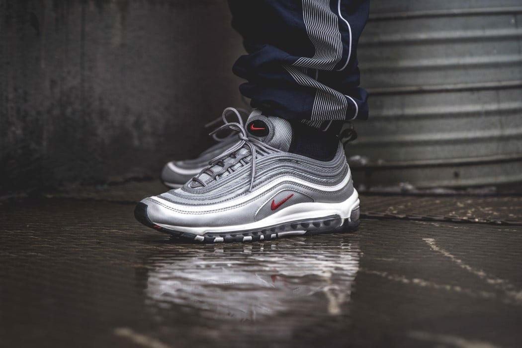 review-giay-nike-air-max97-silverbullet-net-cuon-hut-di-cung-thoi-gian