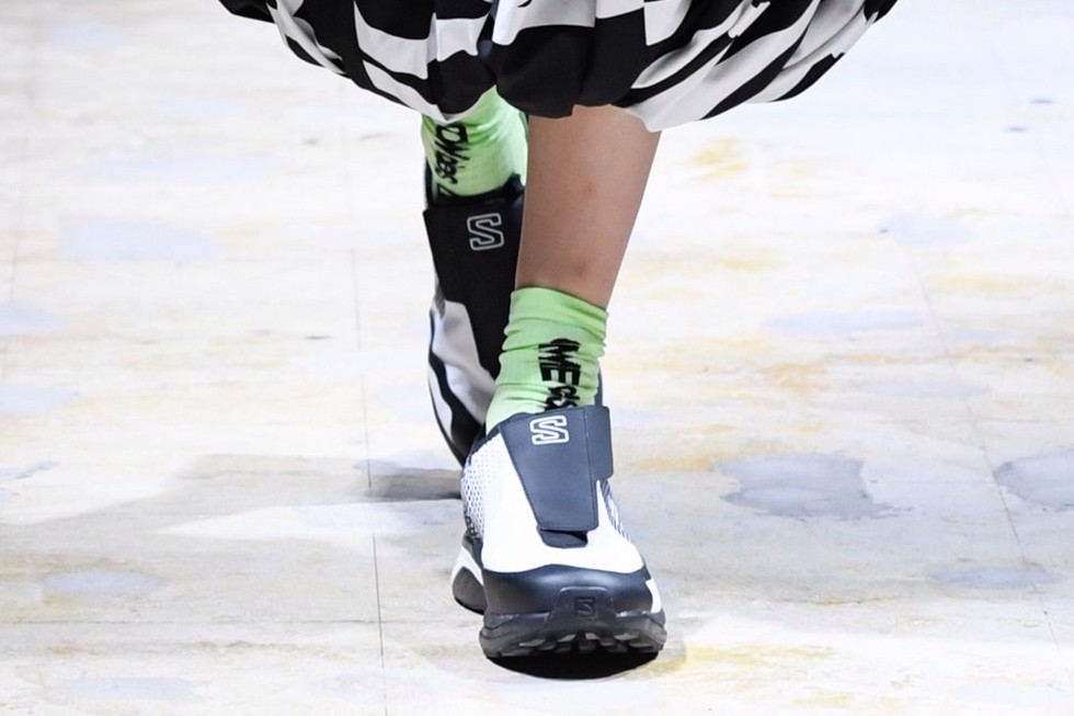 nhung-doi-sneaker-dep-nhat-cua-tuan-le-thoi-trang-paris-ss22