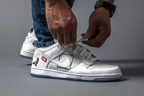 Jeff Staple x Nike SB Dunk Low “Just Vote” - Doi giay cua ngay bau cu