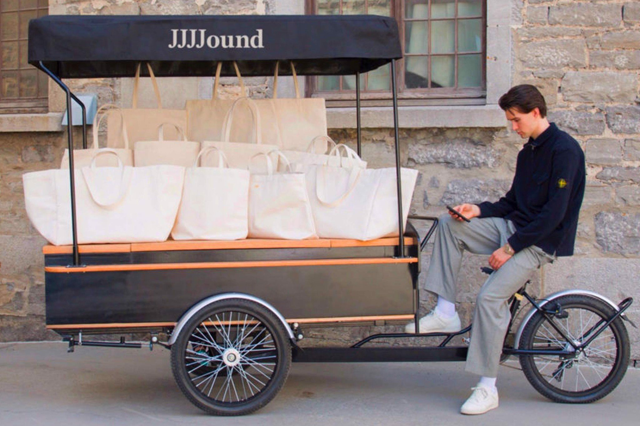 jjjjound-he-lo-phien-ban-hop-tac-cung-bape-sta