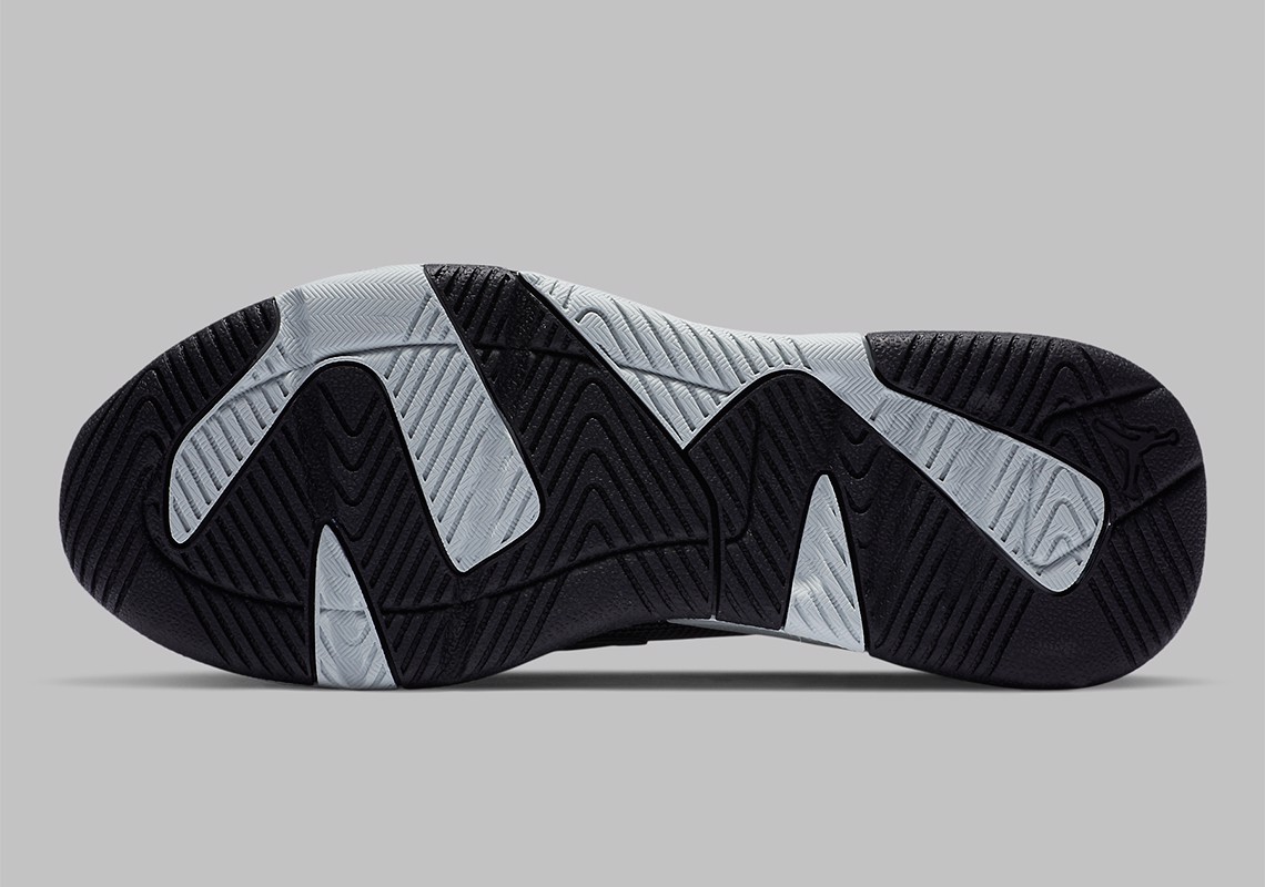 jordan-air-cadence-tro-lai-trong-phoi-mau-dark-smoke-grey-lieu-co-the-lat-nguoc-the-co