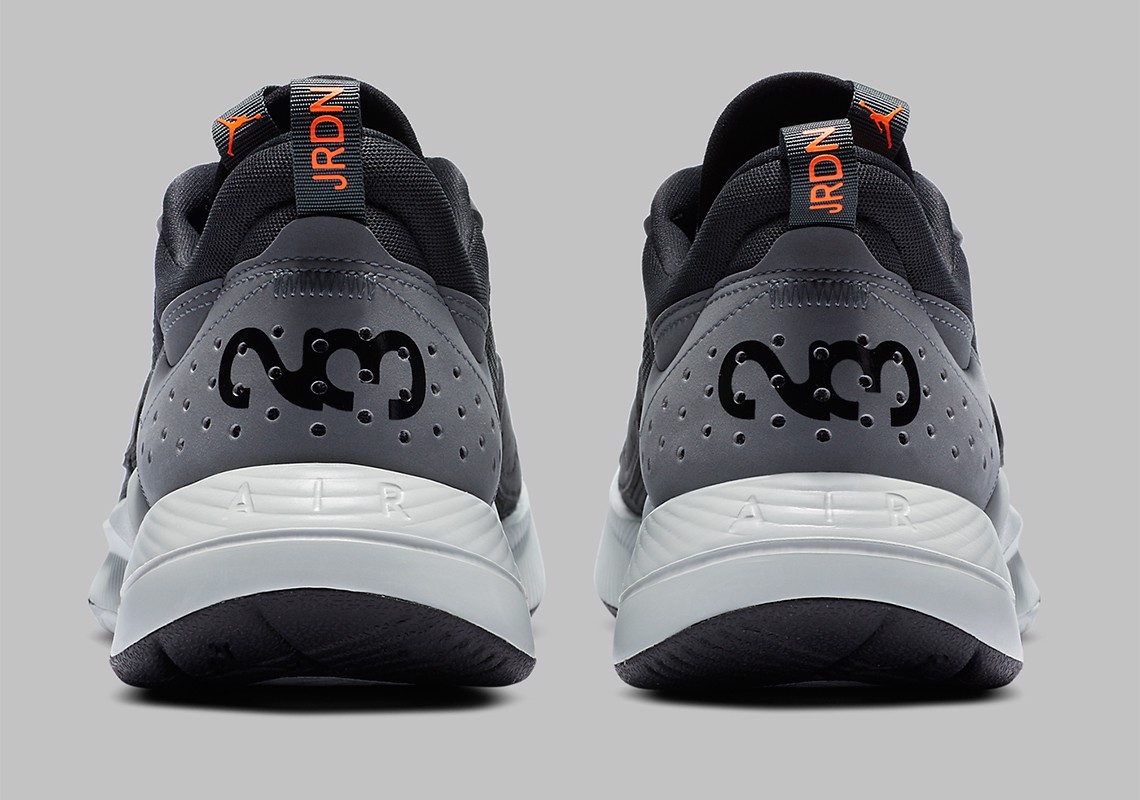 jordan-air-cadence-tro-lai-trong-phoi-mau-dark-smoke-grey-lieu-co-the-lat-nguoc-the-co