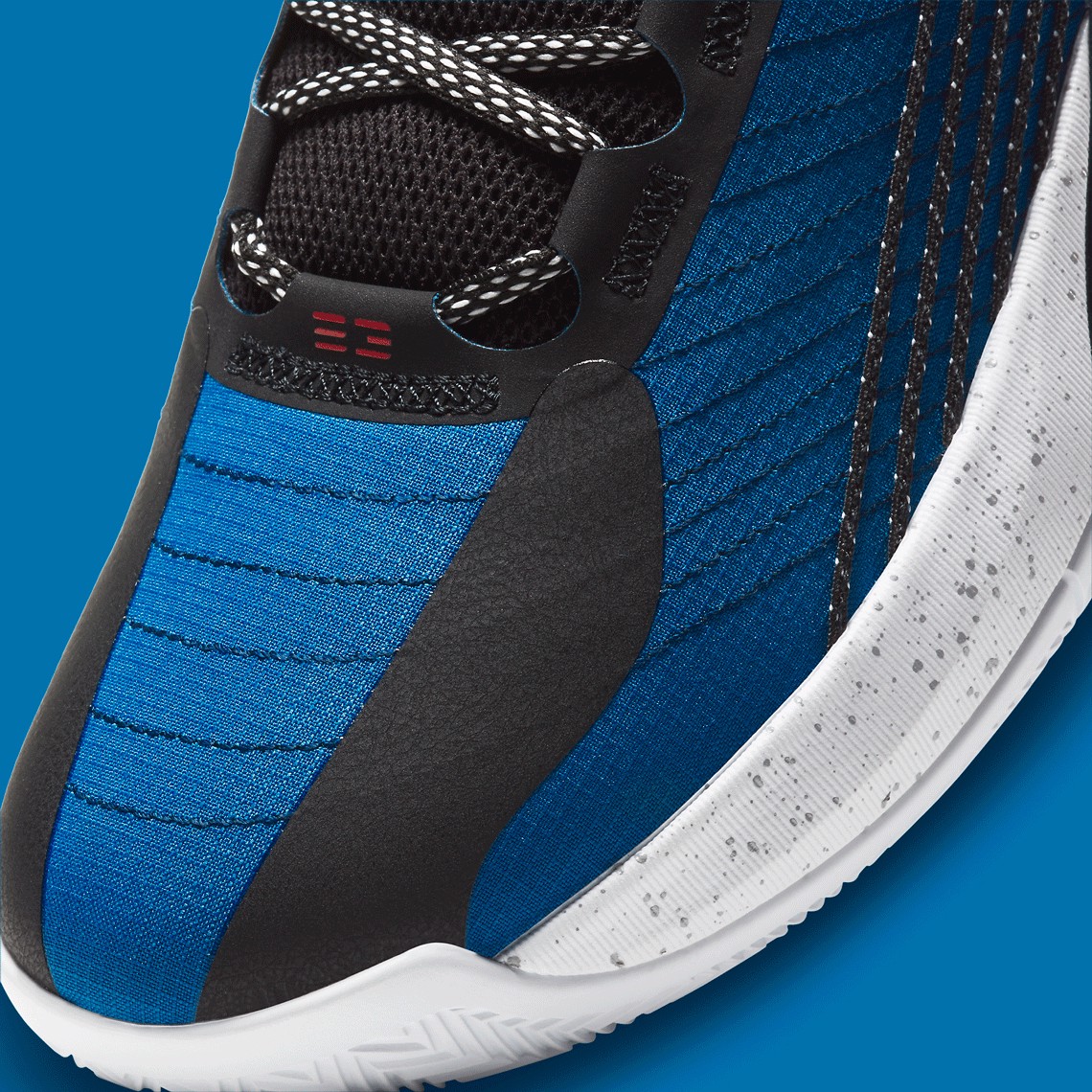 dien-mao-co-dien-voi-phoi-mau-true-blue-xuat-hien-tren-jordan-jumpman-2021-pf