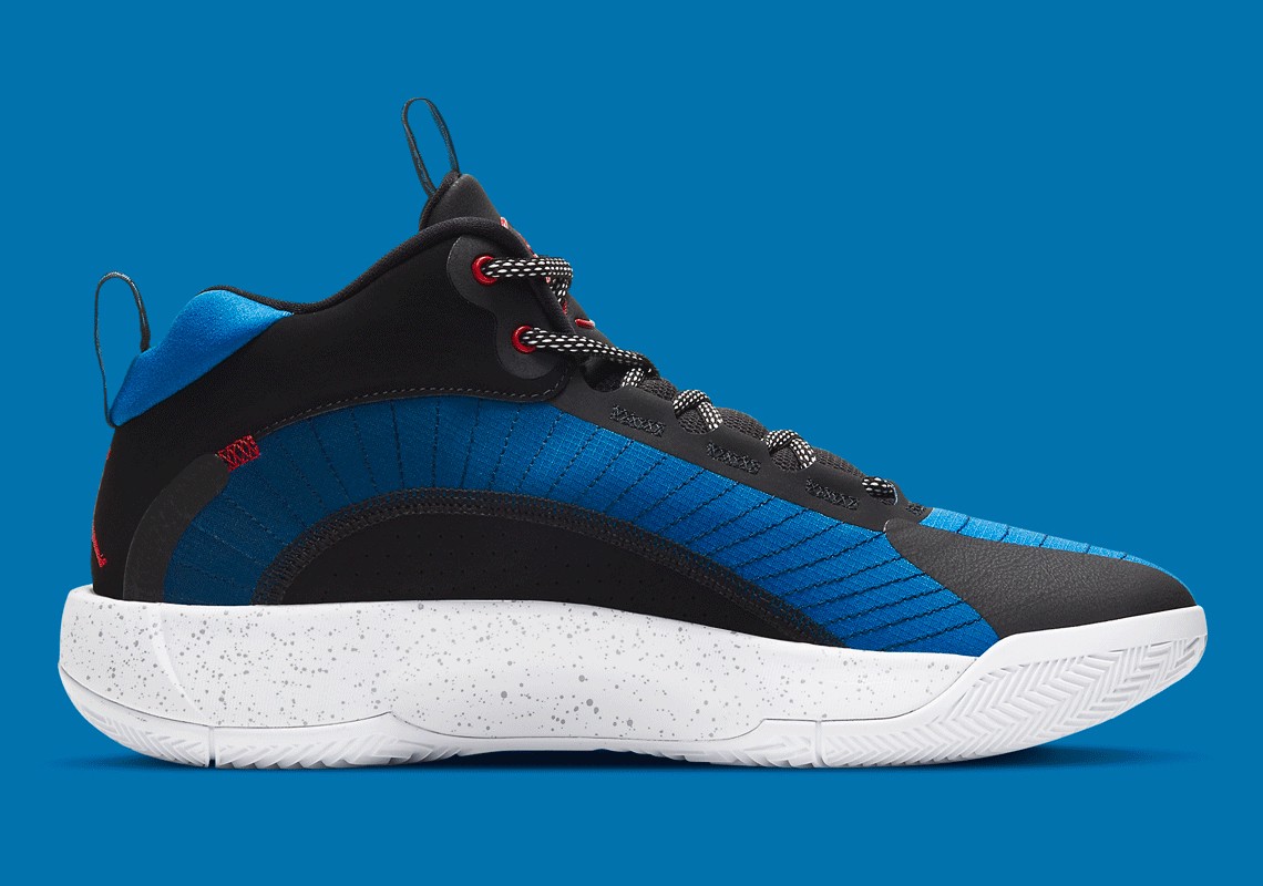 dien-mao-co-dien-voi-phoi-mau-true-blue-xuat-hien-tren-jordan-jumpman-2021-pf