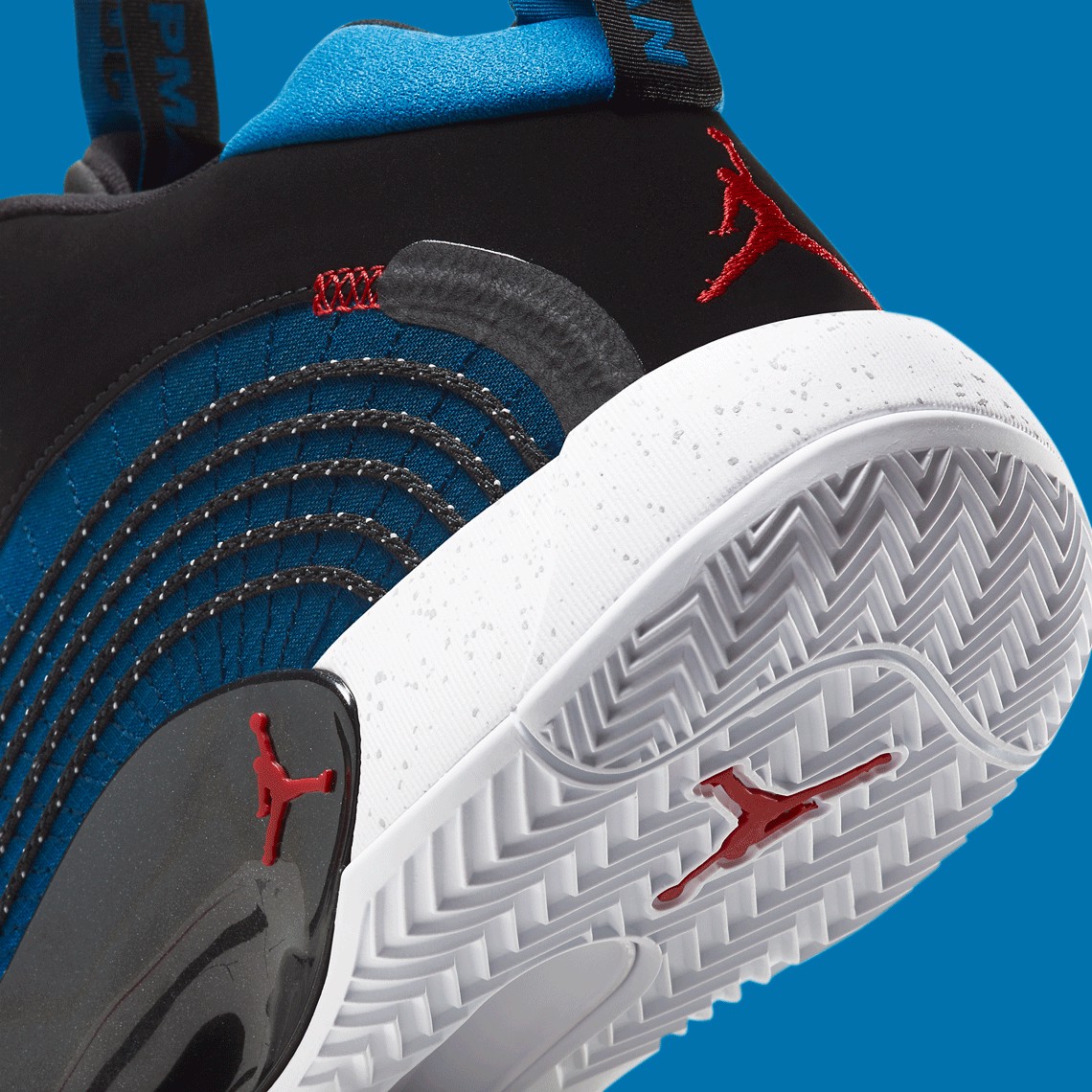 dien-mao-co-dien-voi-phoi-mau-true-blue-xuat-hien-tren-jordan-jumpman-2021-pf