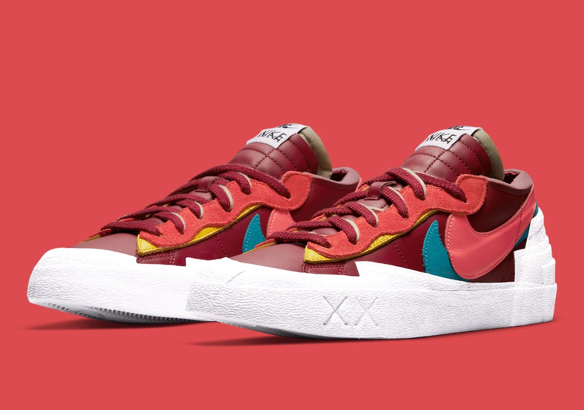 Hinh anh 2: Hinh anh chinh thuc cua doi KAWS x sacai Nike Blazer Low “Team Red”