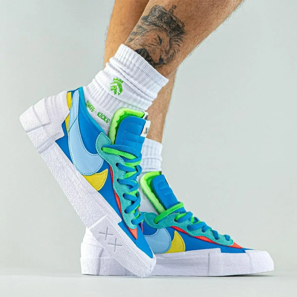 Nhung hinh anh moi nhat ve phien ban Kaws x Sacai x Nike Blazer Low
