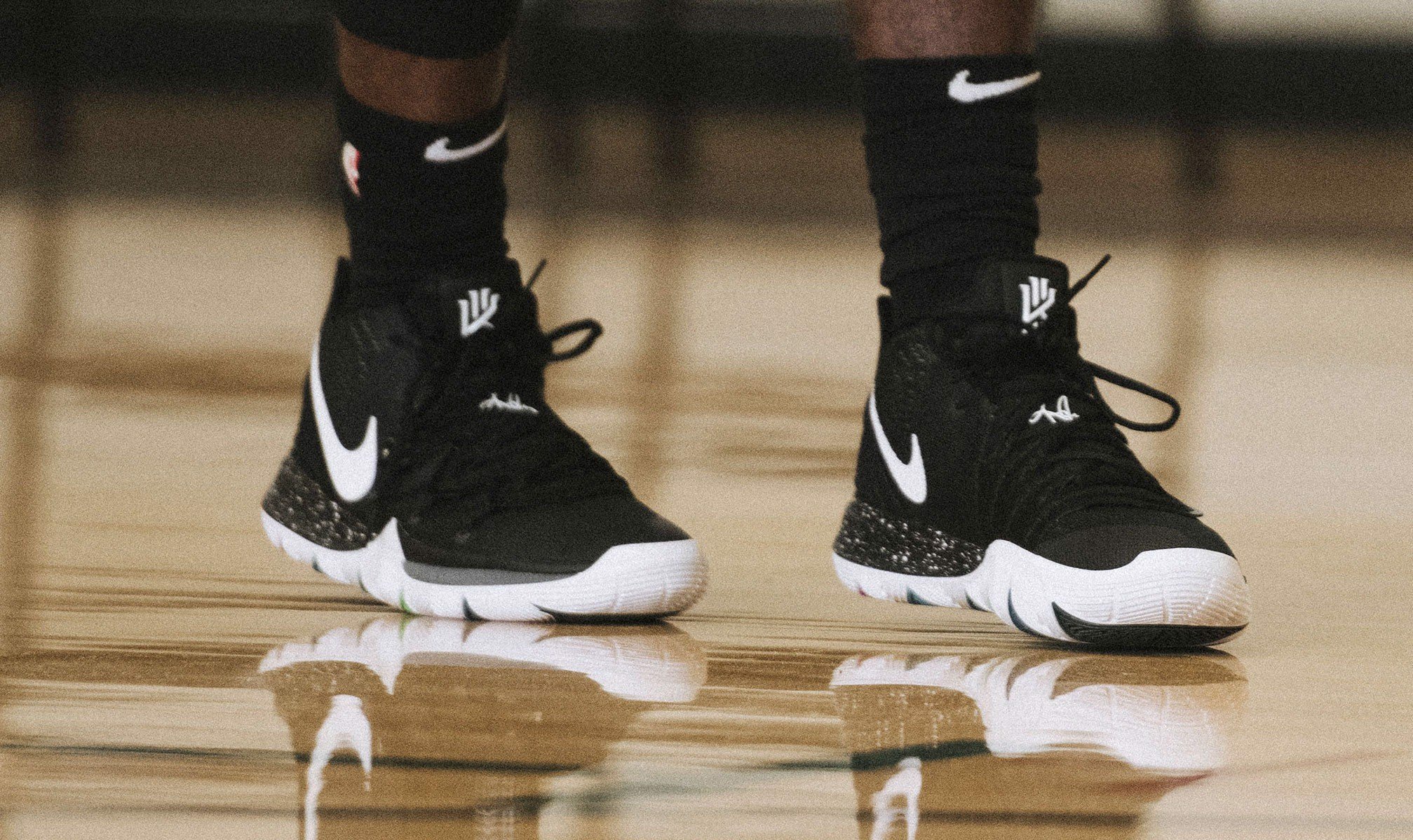 so-sanh-hieu-nang-cua-hai-doi-giay-bong-ro-nike-kyrie-5-va-nike-kyrie-4