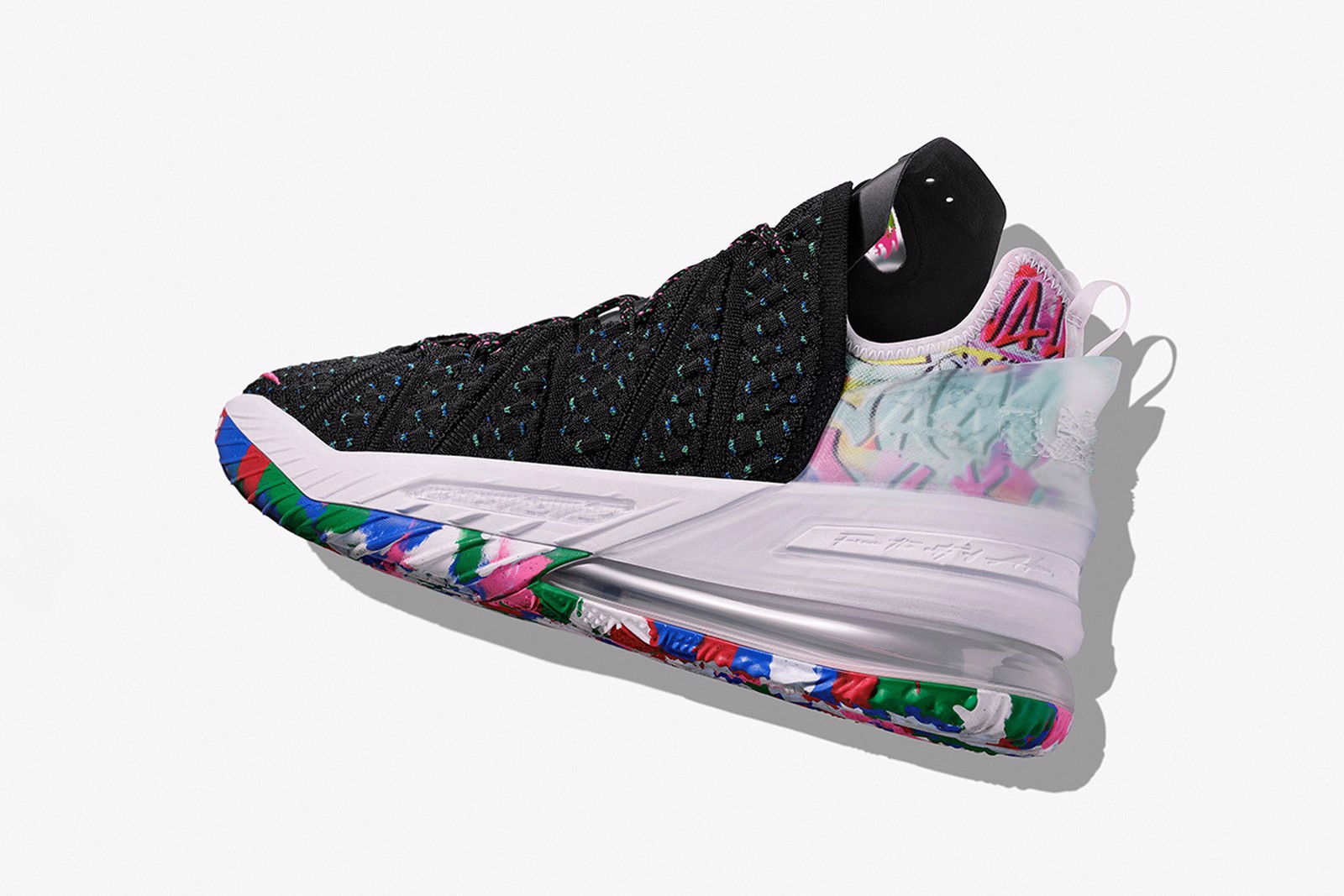 Nike LeBron 18 - đôi giày được tạo ra từ những điều tuyệt vời nhất Nike LeBron 18 - doi giay duoc tao ra tu nhung dieu tuyet voi nhat