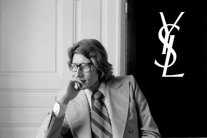 Cung ven man qua khu day truc trac voi nhung nha mot khac cua Yves Saint Laurent
