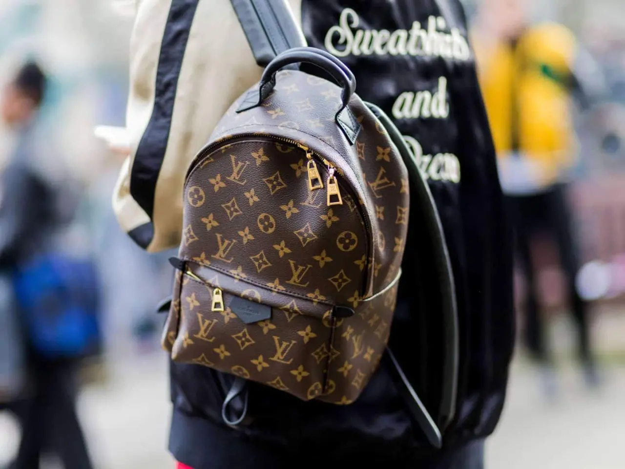 Legitcheck: Cach phan biet ba lo Louis Vuitton Palm Springs Real va Fake