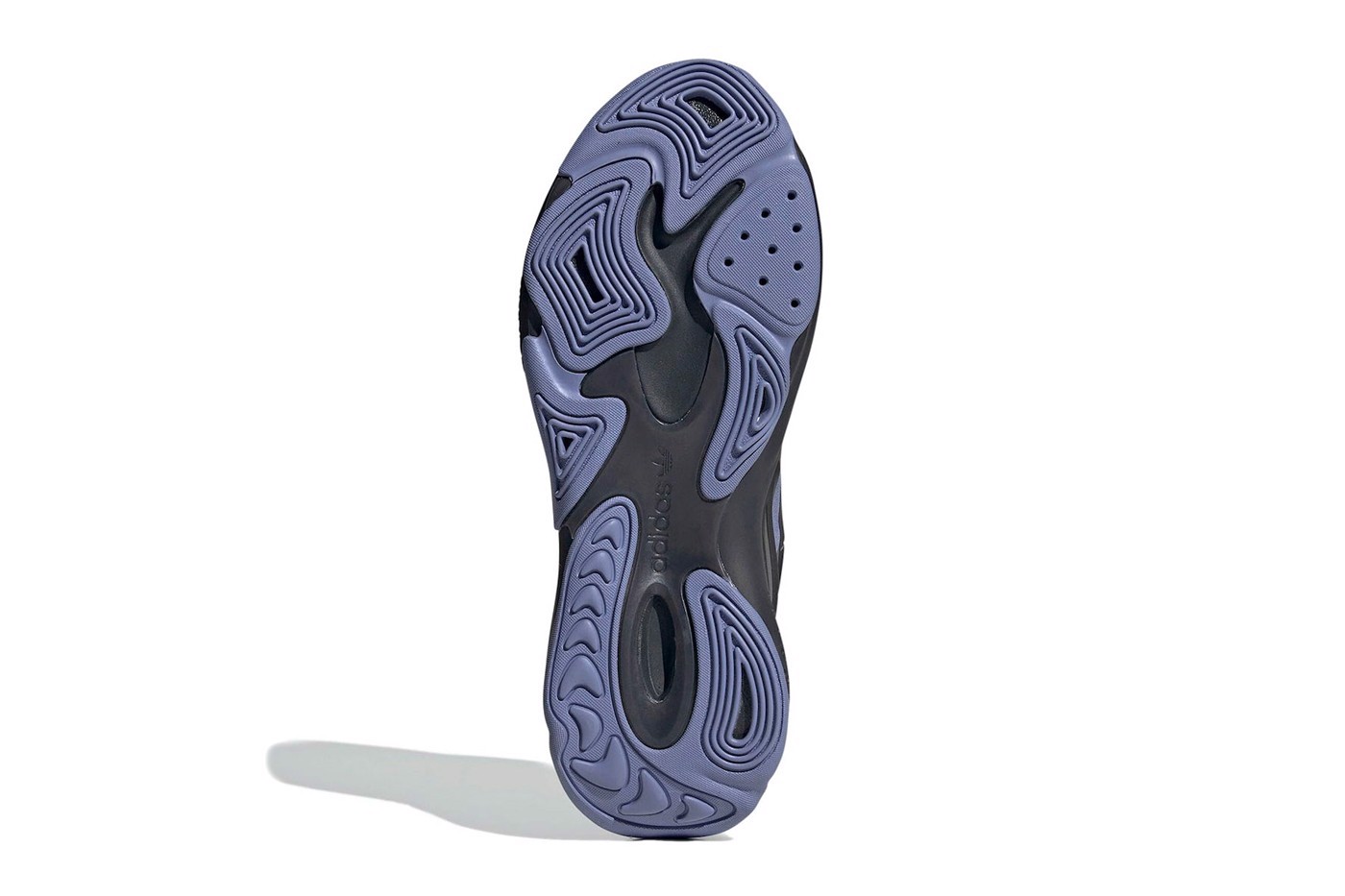 adidas-mang-den-cho-ozrah-mot-su-lot-xac-carbon