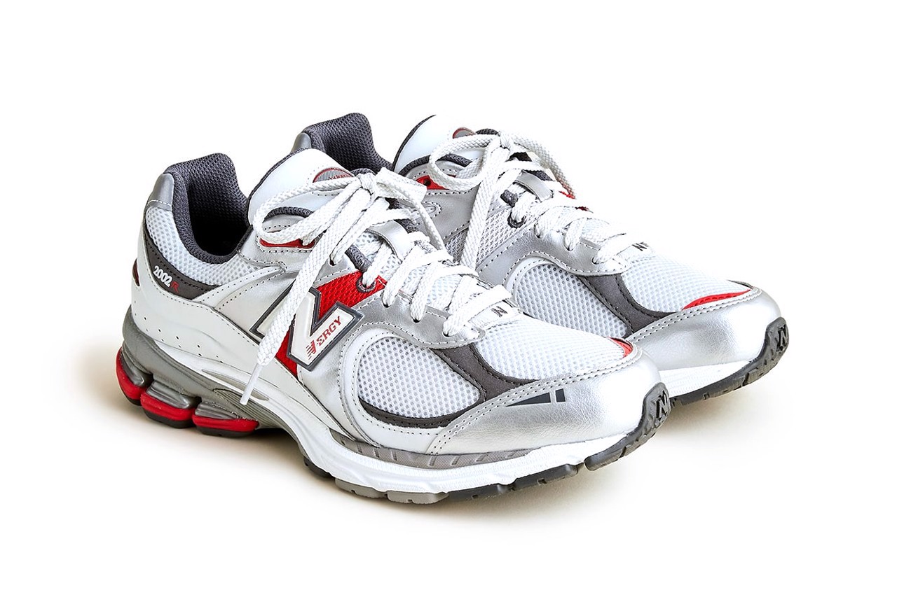 new-balance-2002r-xuat-hien-voi-sau-mau-sac-noi-bat