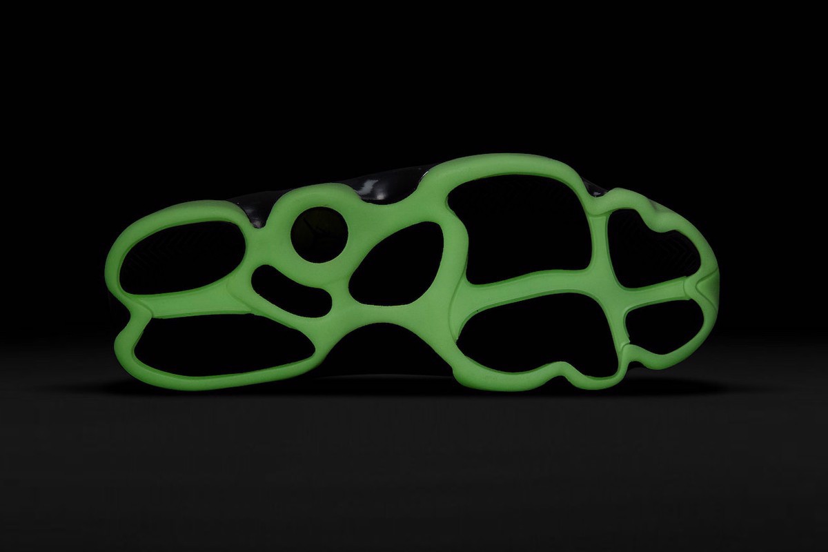 ki-niem-ngay-le-doc-than-cung-air-jordan-13-low-singles-day