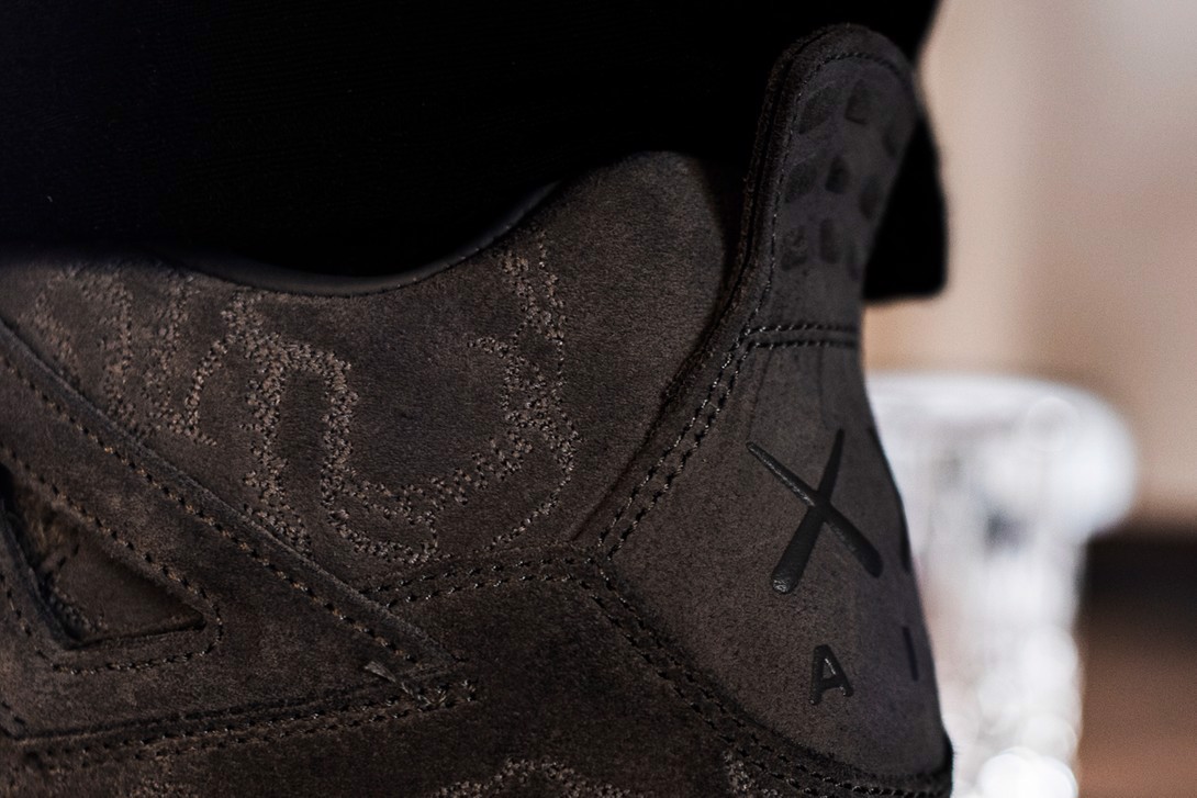 Hinh anh 5: Sole Mates: Aitch va phien ban KAWS collab Air Jordan 4 Retro