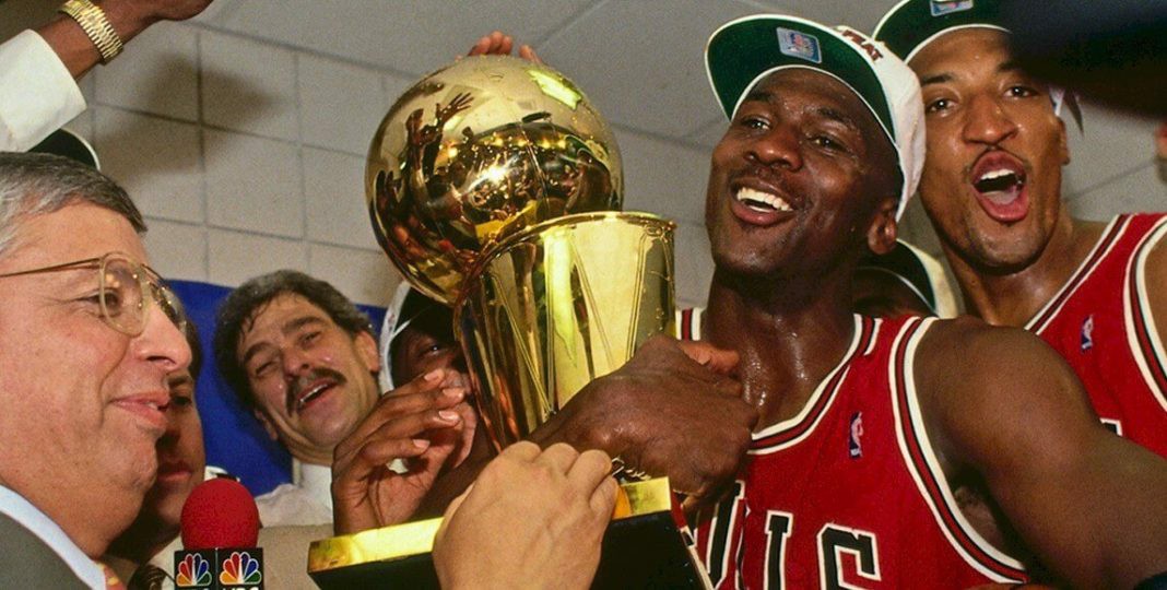 logo-cua-michael-jordan-va-di-san-cua-anh-ay