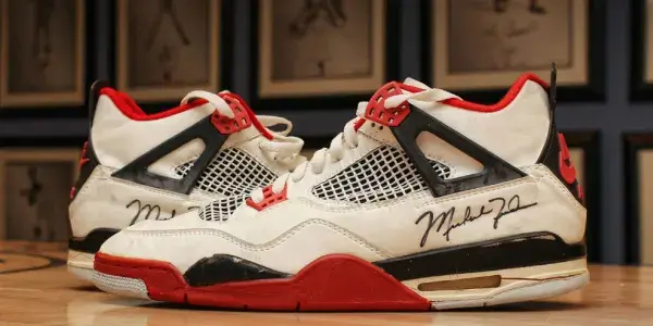 Cau chuyen ve dong giay huyen thoai Air Jordan 4