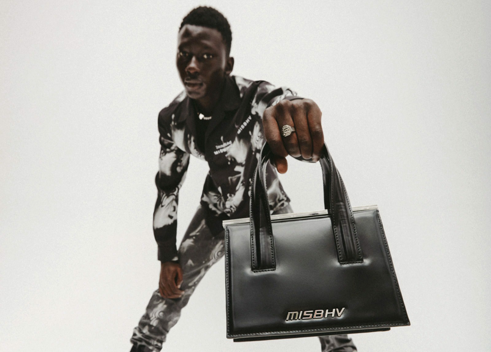 Hinh anh 1: MISBHV la gi? Kham pha cau chuyen dang sau thuong hieu gay khuay dao thi truong thoi trang Viet Nam