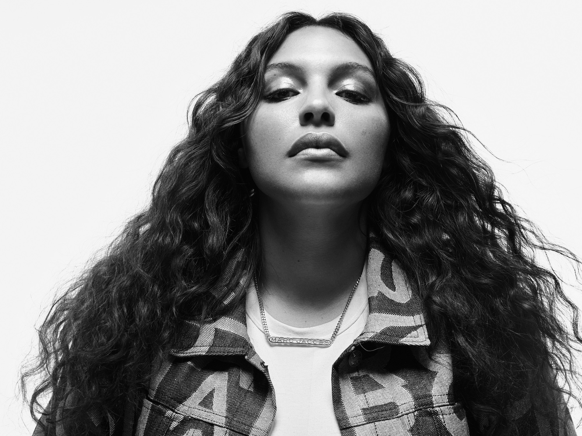 MARC JACOBS DENIM MONOGRAM: Bieu tuong bat hu vuot thoi gian