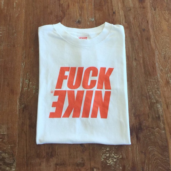 Hinh anh 1: Moi thu trong qua giua Nike va Supreme?