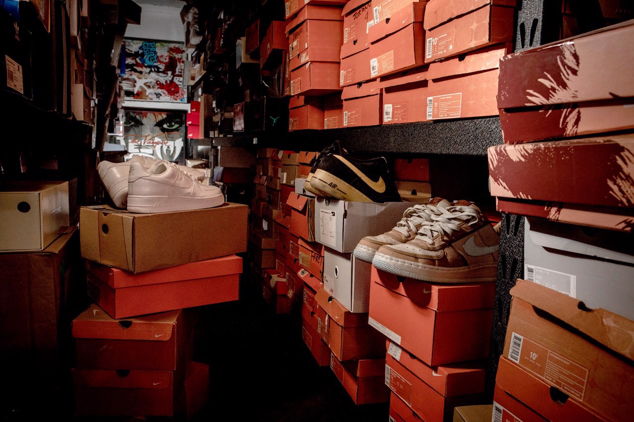 moi-quan-he-cua-simon-woody-wood-va-nike-air-force-1