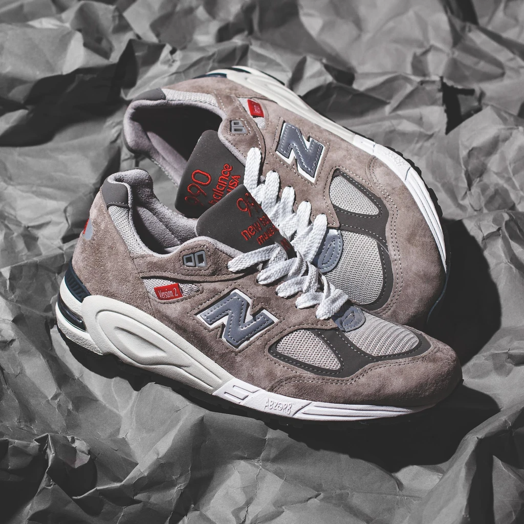 review-giay-new-balance-990v2-made-in-usa-grey-khi-su-huu-dung-duoc-de-cao