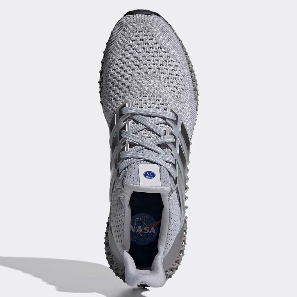 adidas Ultra4D tiến tới vũ trụ với phối màu NASA