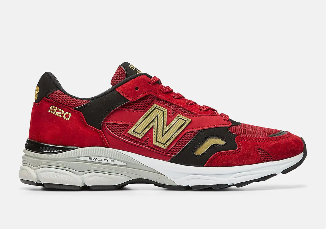 Doi giay New Balance M920 phien ban Tet Nguyen Dan Tan Suu so huu phoi mau do va vang kim vo cung bat mat.