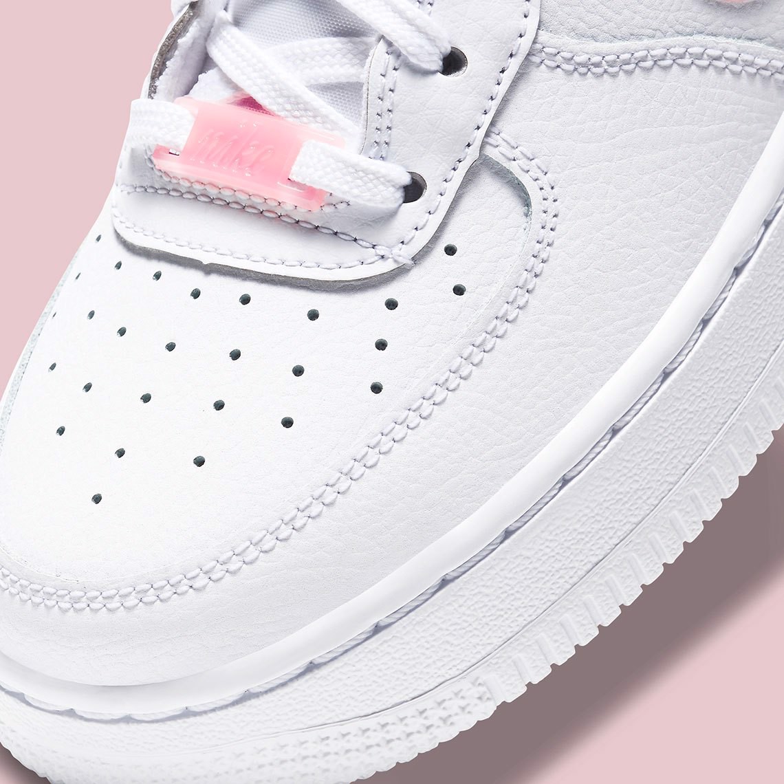 bieu-tuong-swoosh-hai-lop-mau-pastel-nhat-xuat-hien-tren-nike-air-force-low-danh-rieng-cho-cac-co-gai