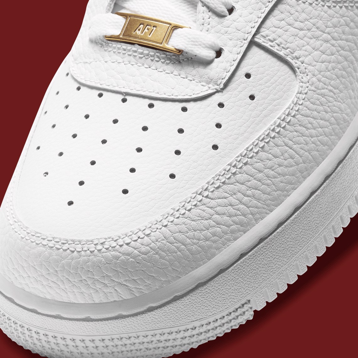 cho-doi-mot-mua-he-ruc-lua-cung-nike-air-force-1-voi-dau-swoosh-team-red-noi-ban-bat