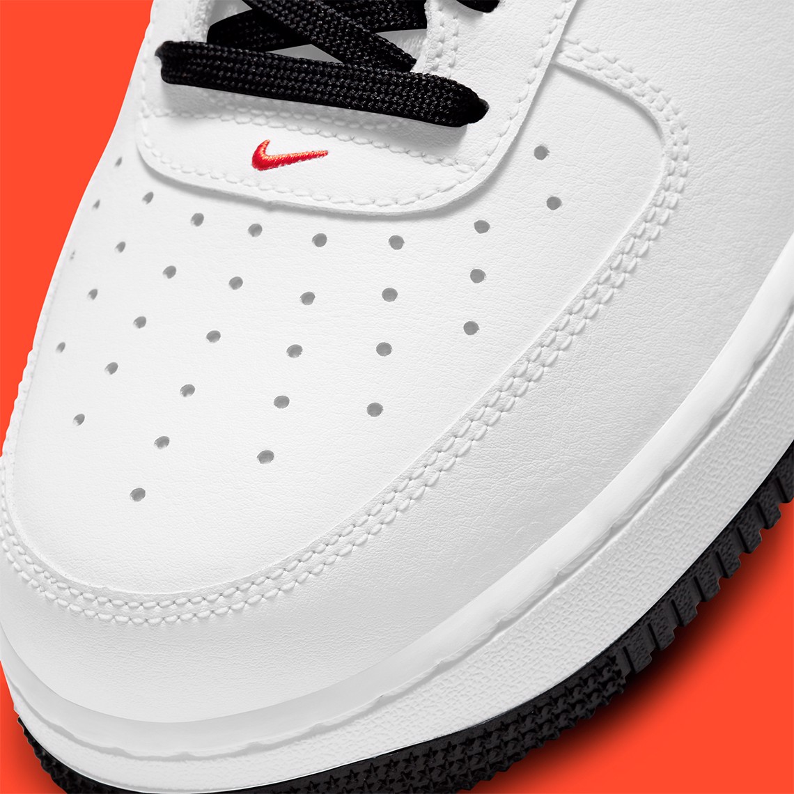 nike-air-force-1-low-quay-tro-lai-voi-phien-ban-roswell-rayguns