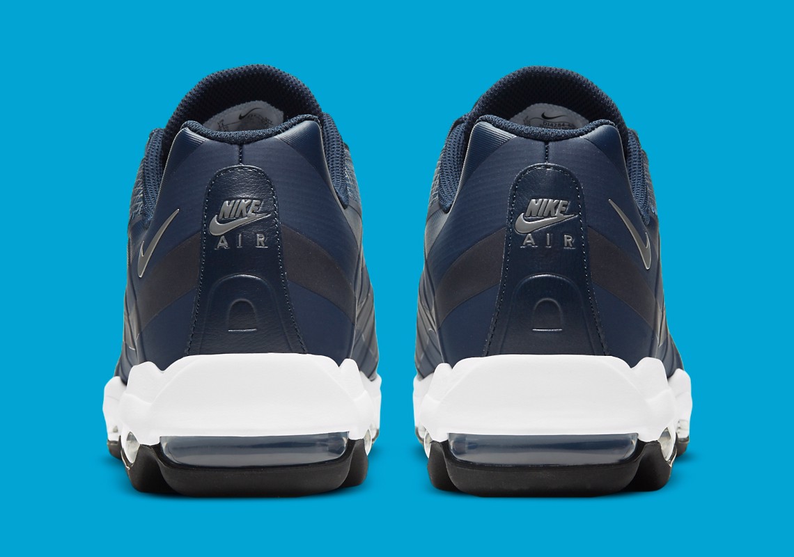 nike-air-max-95-ultra-tro-nen-lot-xac-voi-tong-mau-navy