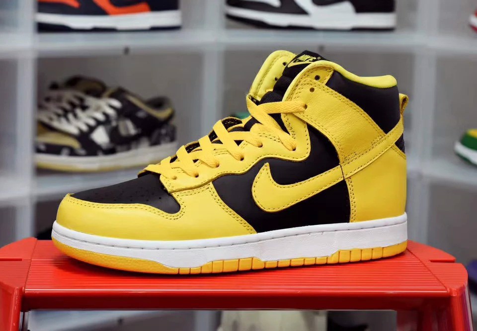 Nike Dunk High "Varsity Maize"