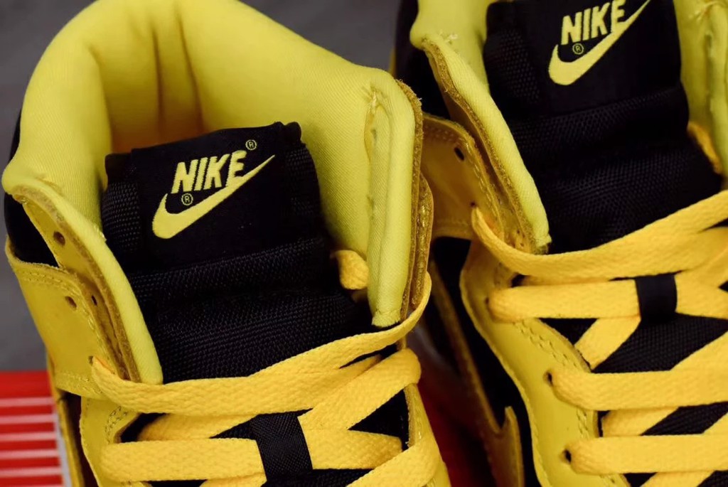 Nike Dunk High "Varsity Maize"