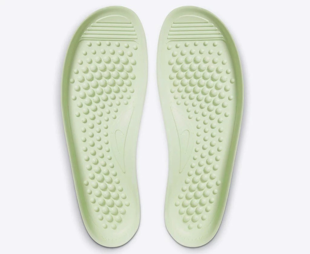 nike-office-black-va-white-co-de-lot-massage-1