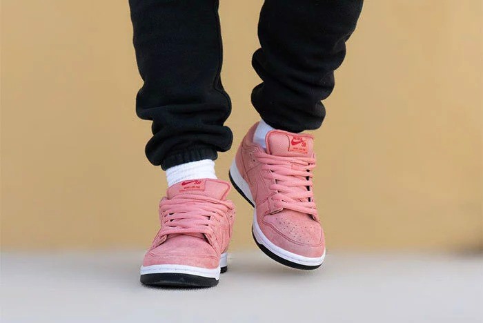 Nike SB Dunk Low ‘Pink Pig’ - đôi giày trượt hồng lồng lộn