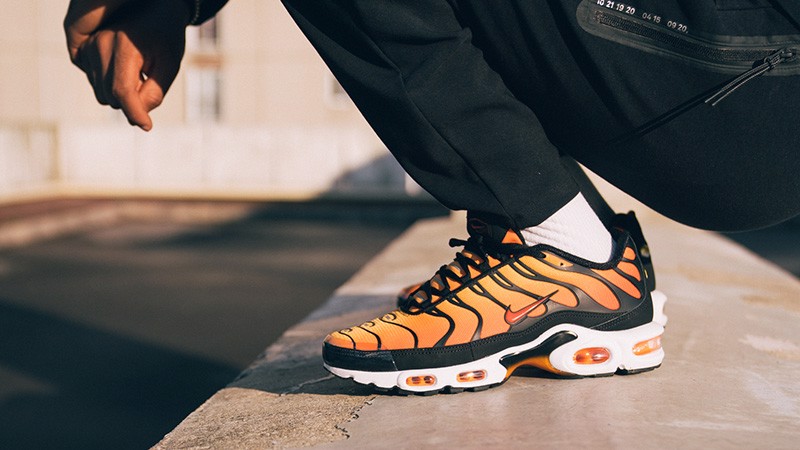 review-giay-nike-air-max-plus-og-sunset-su-hoai-niem-ve-thap-nien-90